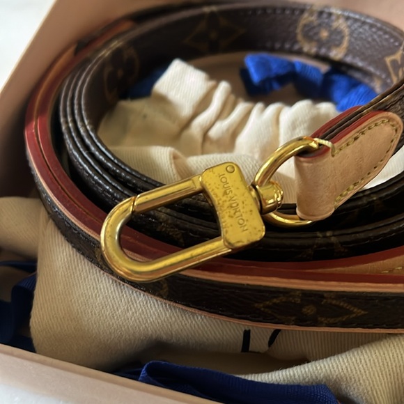 Louis Vuitton monogram dog collar and leash set - Picture 6 of 8